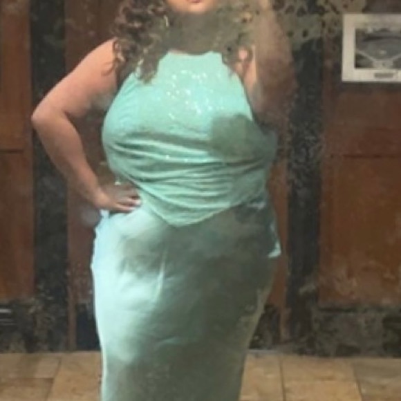 Fashion to Figure Sequin Halter Top - Picture 2 of 4